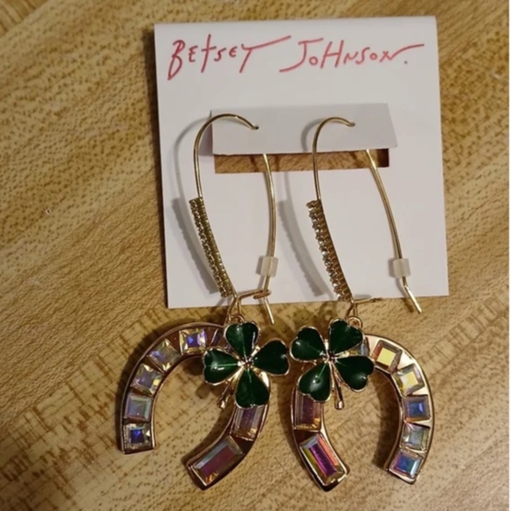 Betsey Johnson NWT Horseshoe Iradescent Shamrock Clover Earrings